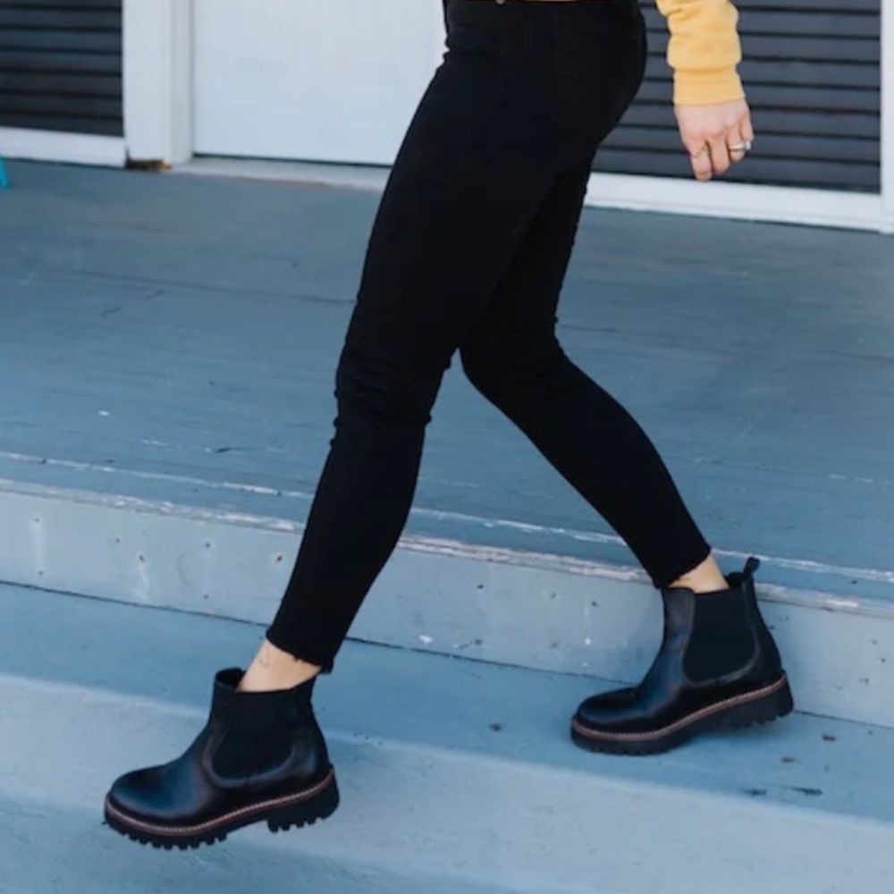 Caslon Miller Water Resistant Chelsea Boot